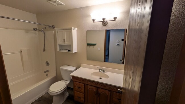 Building Photo - 801 Barksdale Ave