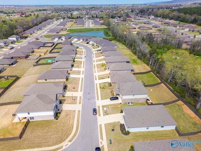 Building Photo - 125 River Springs Ct