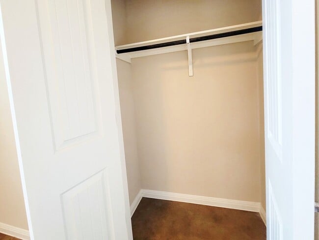 Building Photo - Nice 3/BR 2/BA – Cozy & Comfortable Living