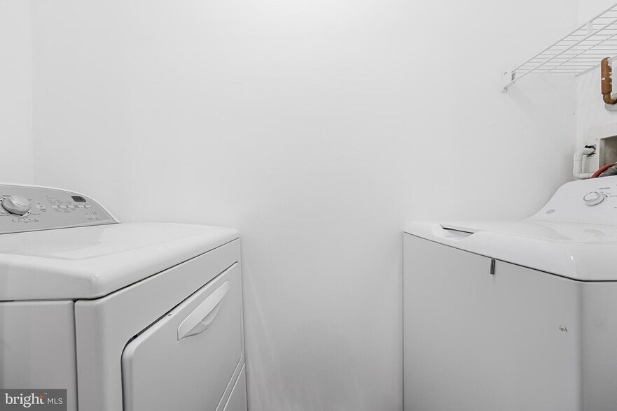 Building Photo - 402B Mulberry Cv