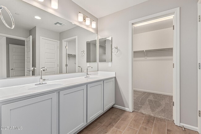 Building Photo - 733 E Commonwealth Ave