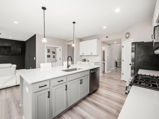 Building Photo - 7233 Celebration Dr