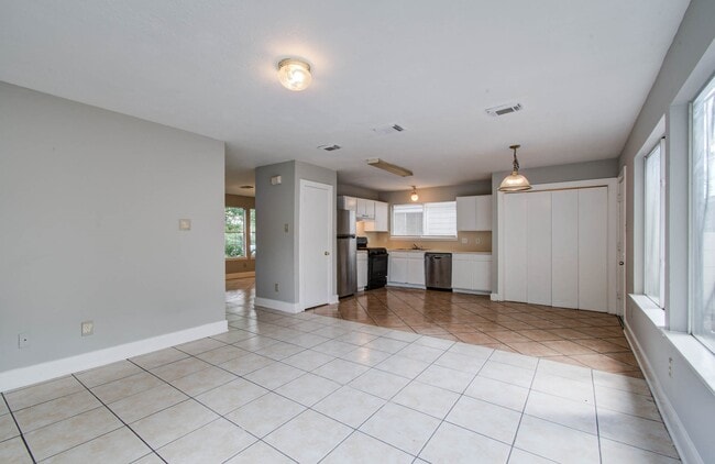 Building Photo - 15850 E Park Ct