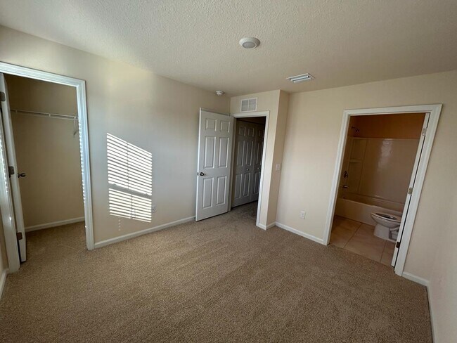 Building Photo - 96 Whispering Brk Dr
