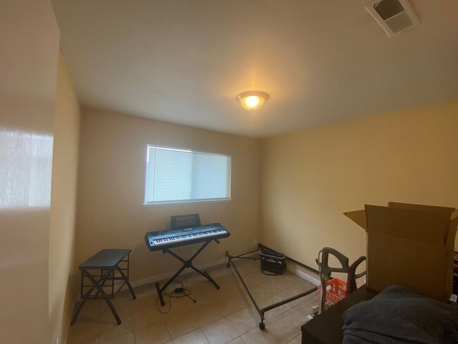 Building Photo - 2021 Sierra Rd