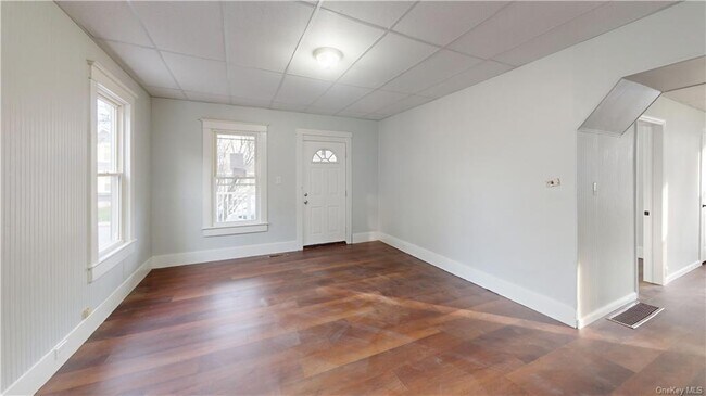 Building Photo - 18 Chestnut St