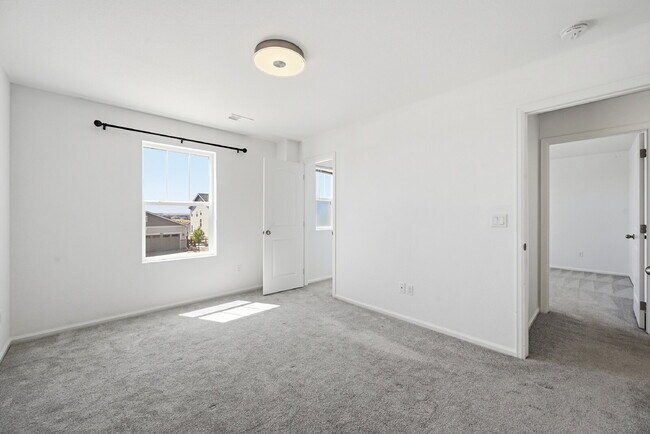 Building Photo - $2,840.95- 3-bed, 2.5 bath home in Aurora