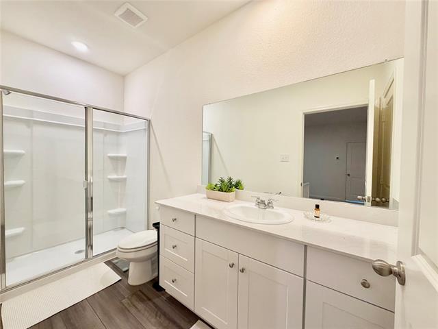Building Photo - 2104 Mdw Pk Dr