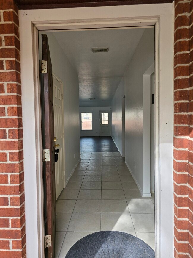 Building Photo - 2910 Plum Lake Dr