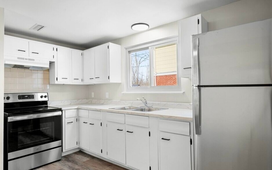 Primary Photo - 22 Strasbourg Dr