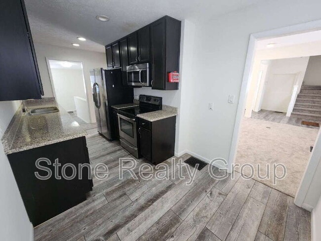 Building Photo - 44 Allendale Ln