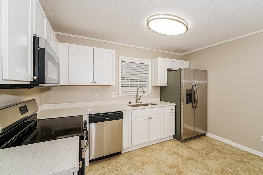 Building Photo - 1132 Corvair Cir