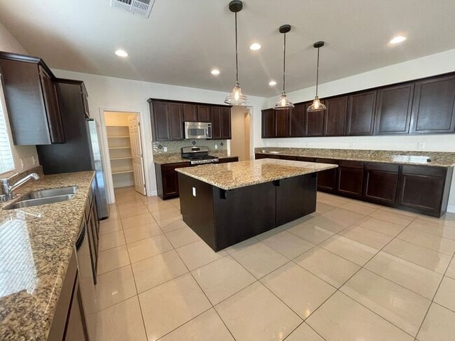 Building Photo - Carry Over Showing: This property has been...