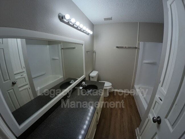 Building Photo - 1607 Sun Valley Dr