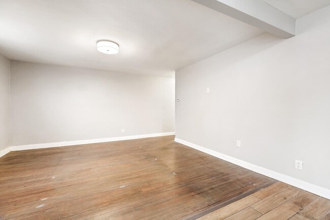 Building Photo - 26 Van Ness Terrace