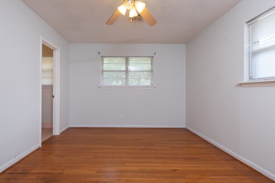 Building Photo - 7403 L St