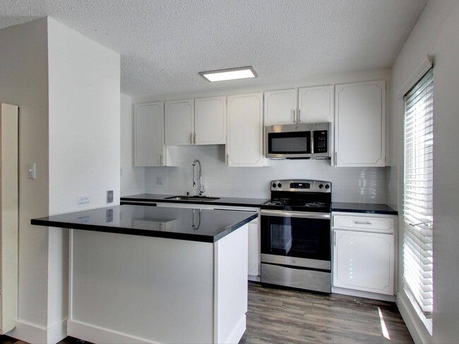 Kitchen - Californian Villas