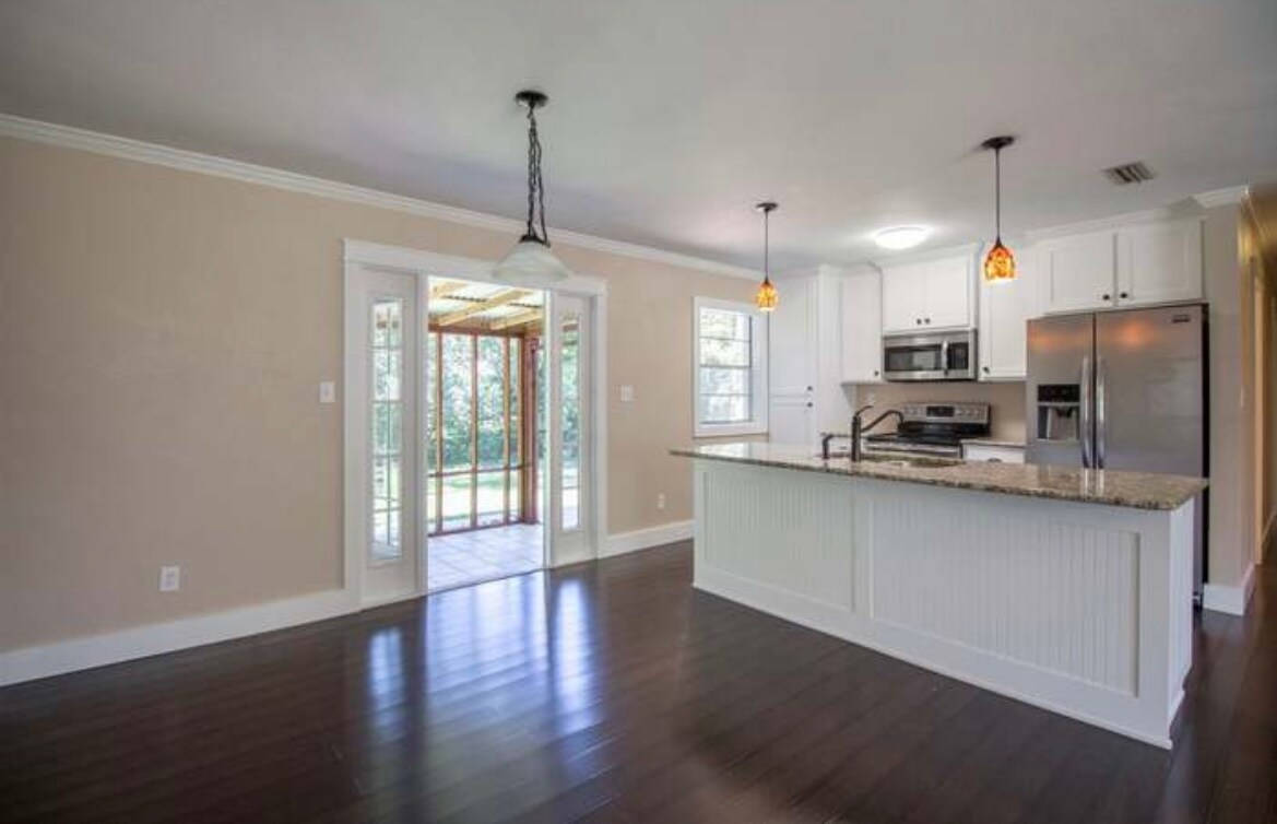 Building Photo - 1136 Carissa Dr