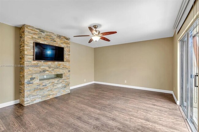 Building Photo - 9100 SW 22nd Ct