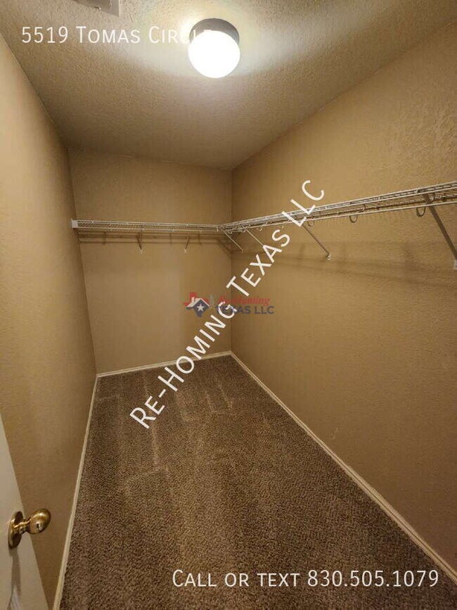 Building Photo - 5519 Tomas Cir.