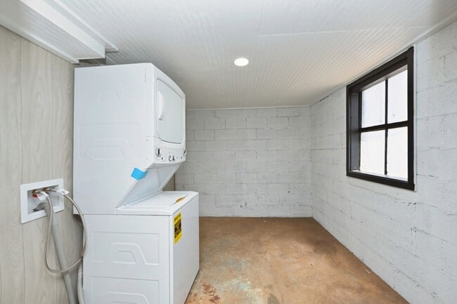 Building Photo - 1406 Jefferson St