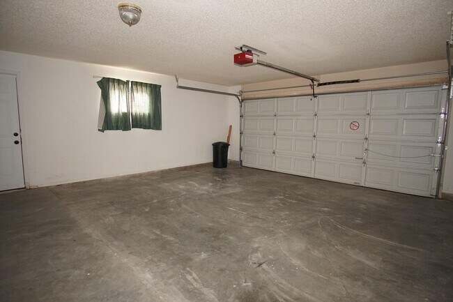 Building Photo - 6525 Brisa Del Mar Dr