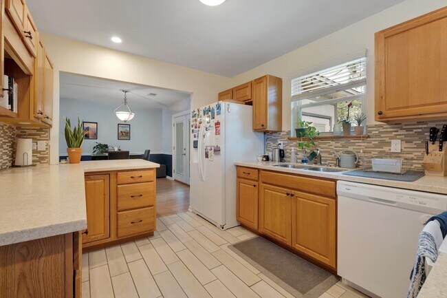 Building Photo - 310 Lancaster Dr