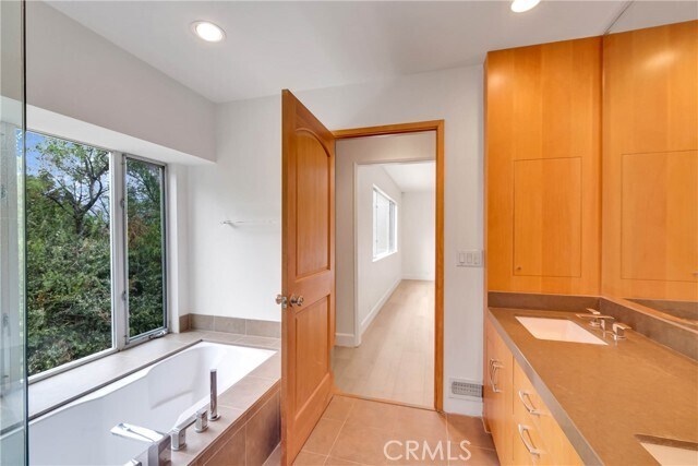 Building Photo - 859 St Katherine Dr
