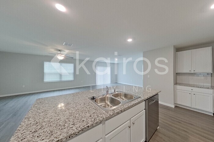 Building Photo - 8670 SW 43rd Ter