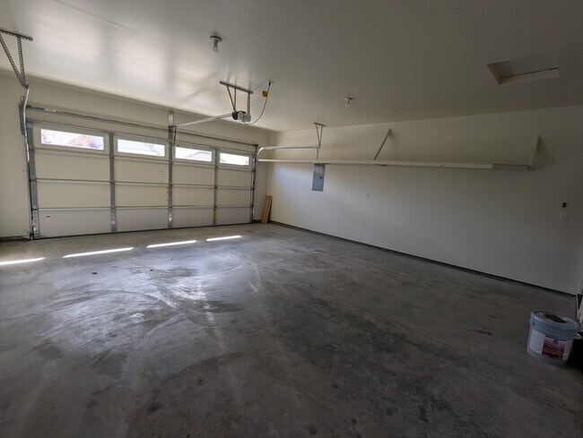 Building Photo - 3667 SW Pumice Stone Ave