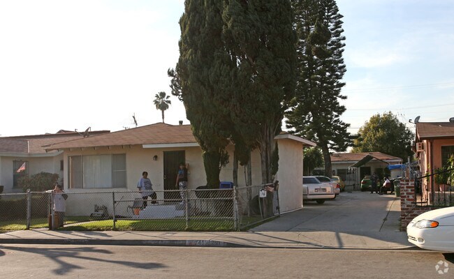 Building Photo - 737-741 S Duncan Ave