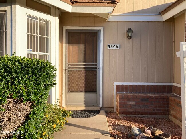 Building Photo - 314 E Campo Bello Dr