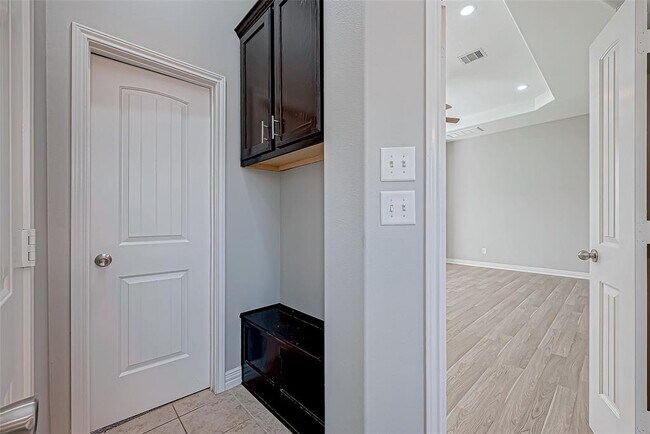 Building Photo - 30806 Academy Trace Dr