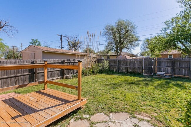 Building Photo - 118 N Goliad St