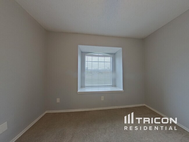 Building Photo - 160 Westwood Dr