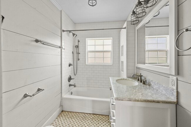 Building Photo - 1036 Jackson St