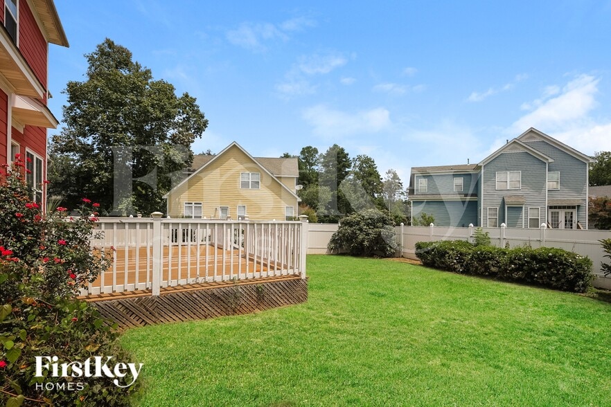 Building Photo - 228 Silverwood Ln