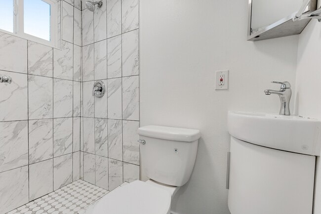 Building Photo - 631 Indiana Ave