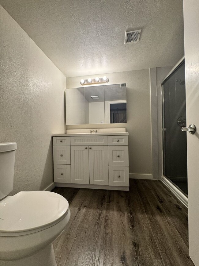 Building Photo - **MOVE IN SPECIAL***HALF OFF FIRST MONTHS RENT. UPSTAIRS 2 BEDROOM CONDO OVERLOOKING GREENBELT