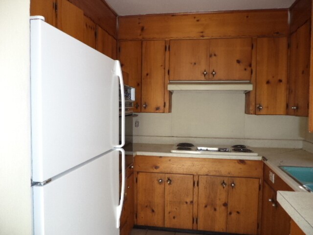 Building Photo - FOREST HILLS - FENCED YARD