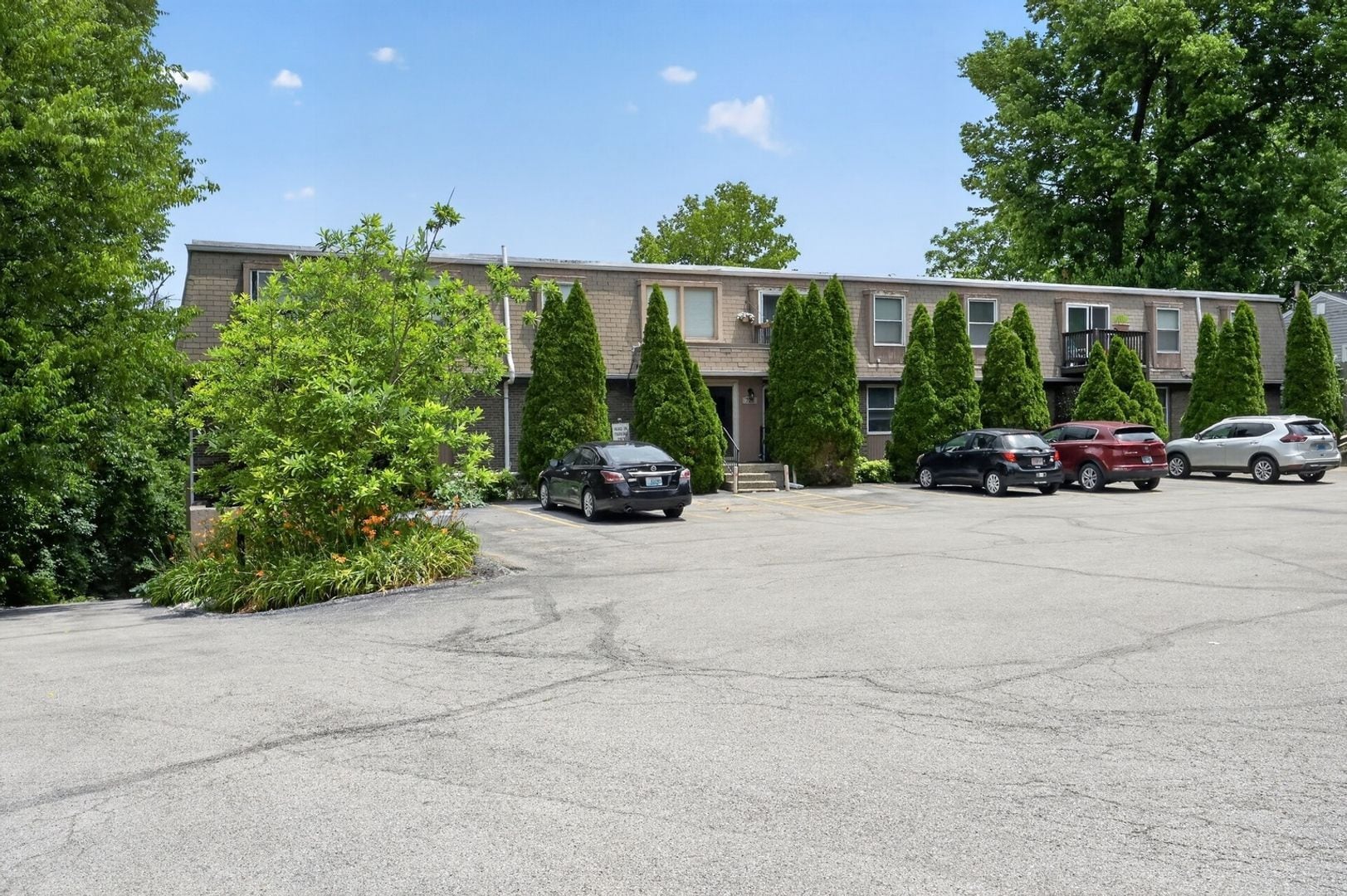 Building Photo - 726 Zorn Ave