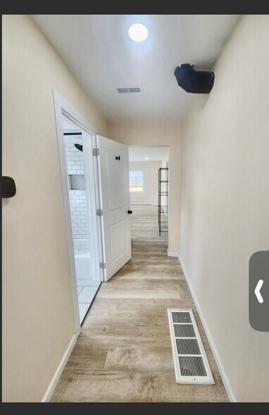 Building Photo - 3555 Lossing St