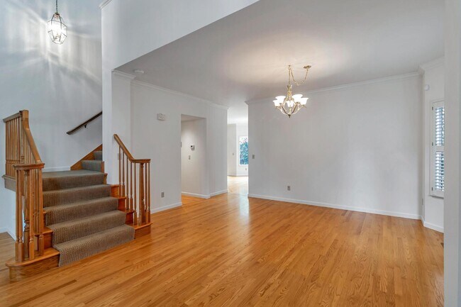 Building Photo - 302 Tadley Ct