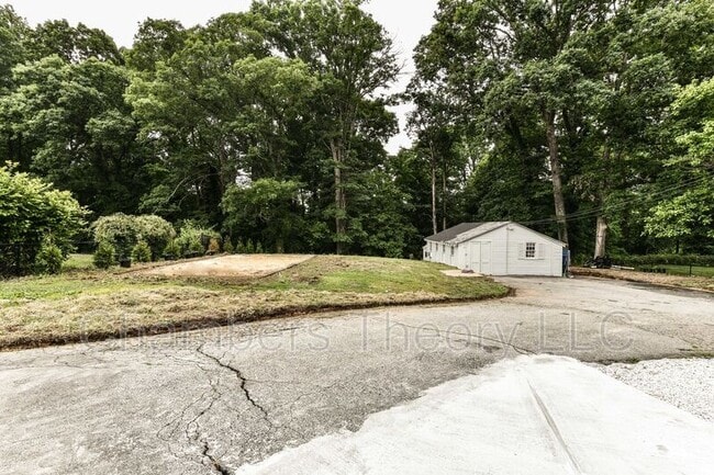 Building Photo - 3529 Woodburn Rd