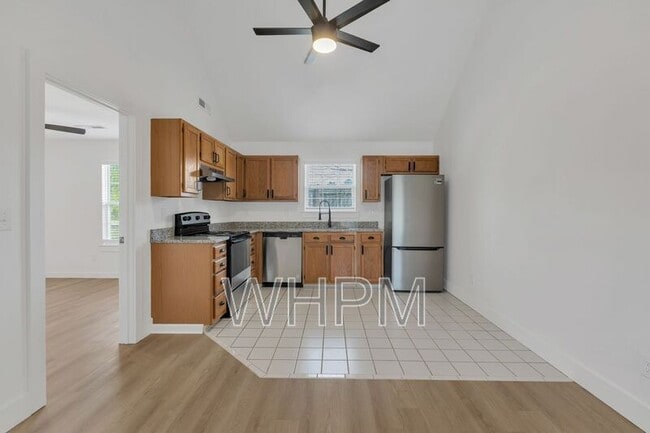 Building Photo - 7208 Melrose Pl