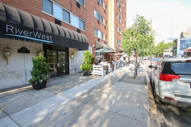 Building Photo - 2101 Chestnut St