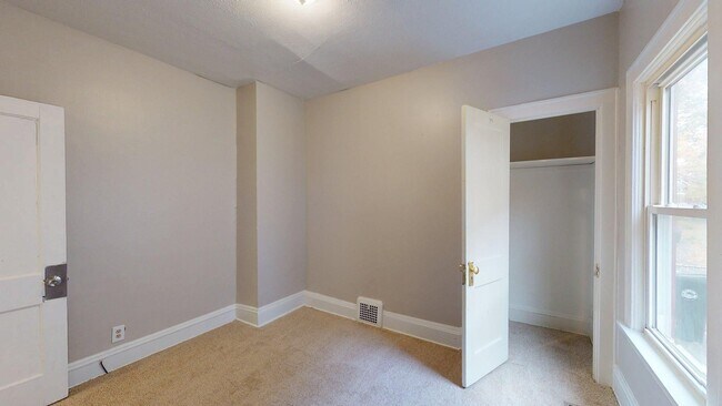 Building Photo - 11302 Parkview Ave