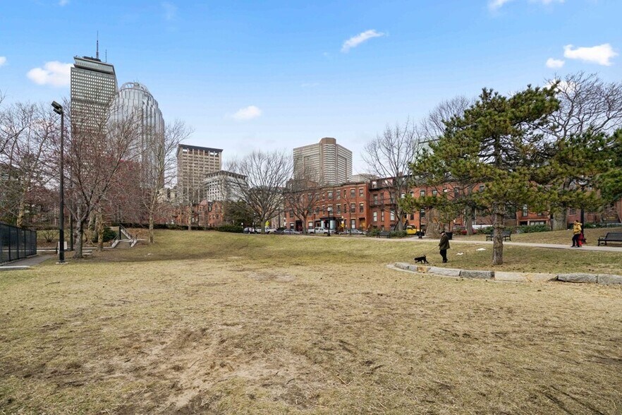 Building Photo - 74 W Rutland Sq