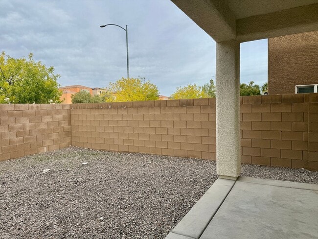Building Photo - Spacious Living, Granite Counters, Great Location!