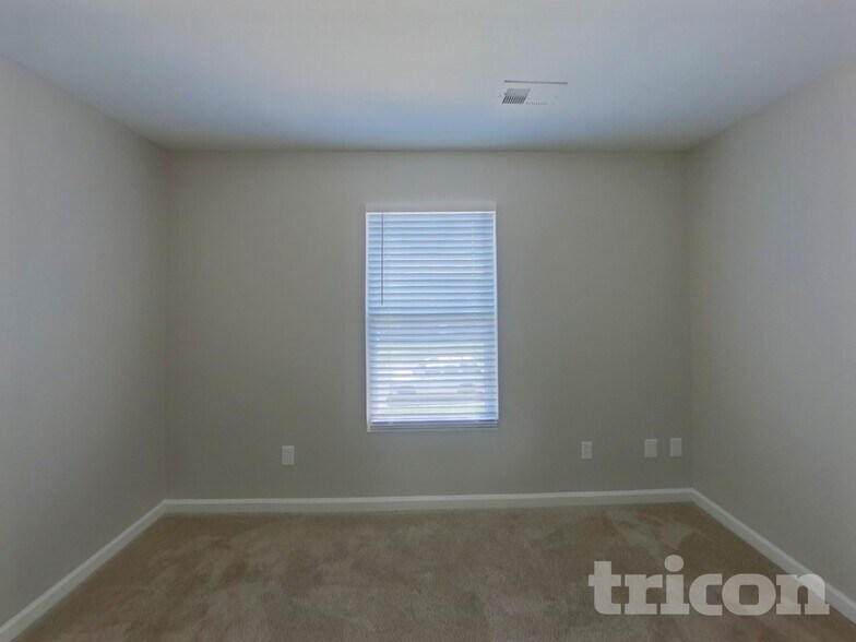 Building Photo - 758 Sinclair Dr